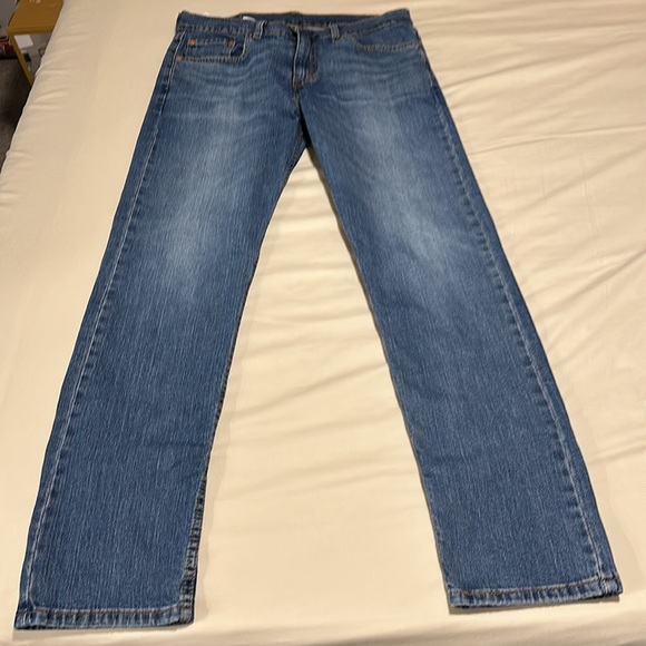 Levi’s 502, W32 L32, light to medium wash denim - Picture 2 of 9